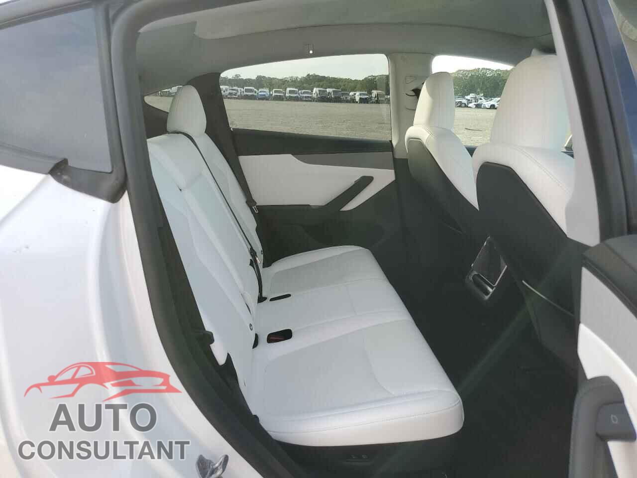 TESLA MODEL Y 2026 - 7SAYGDEE5TF410036