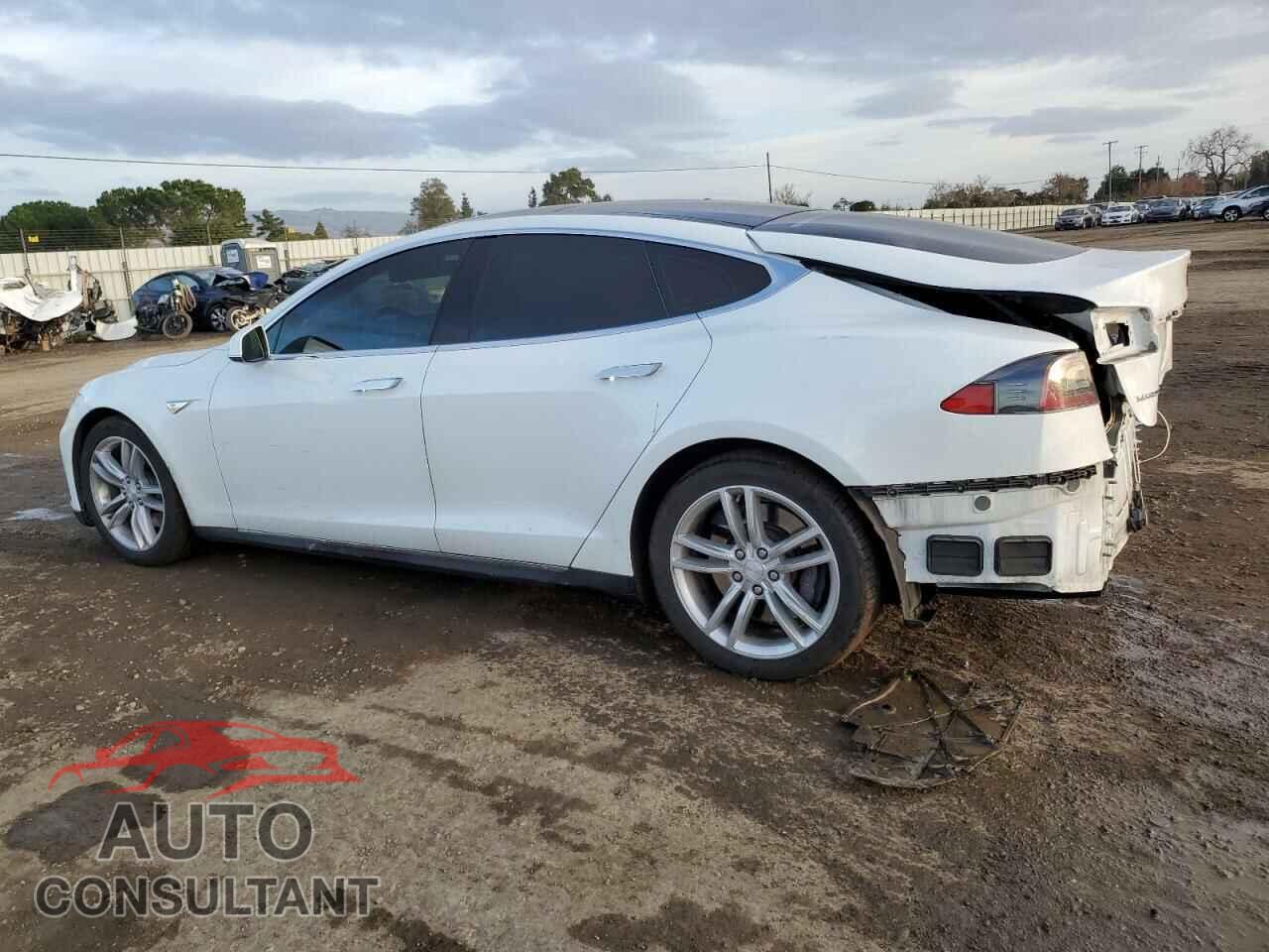 TESLA MODEL S 2013 - 5YJSA1AC3DFP10215