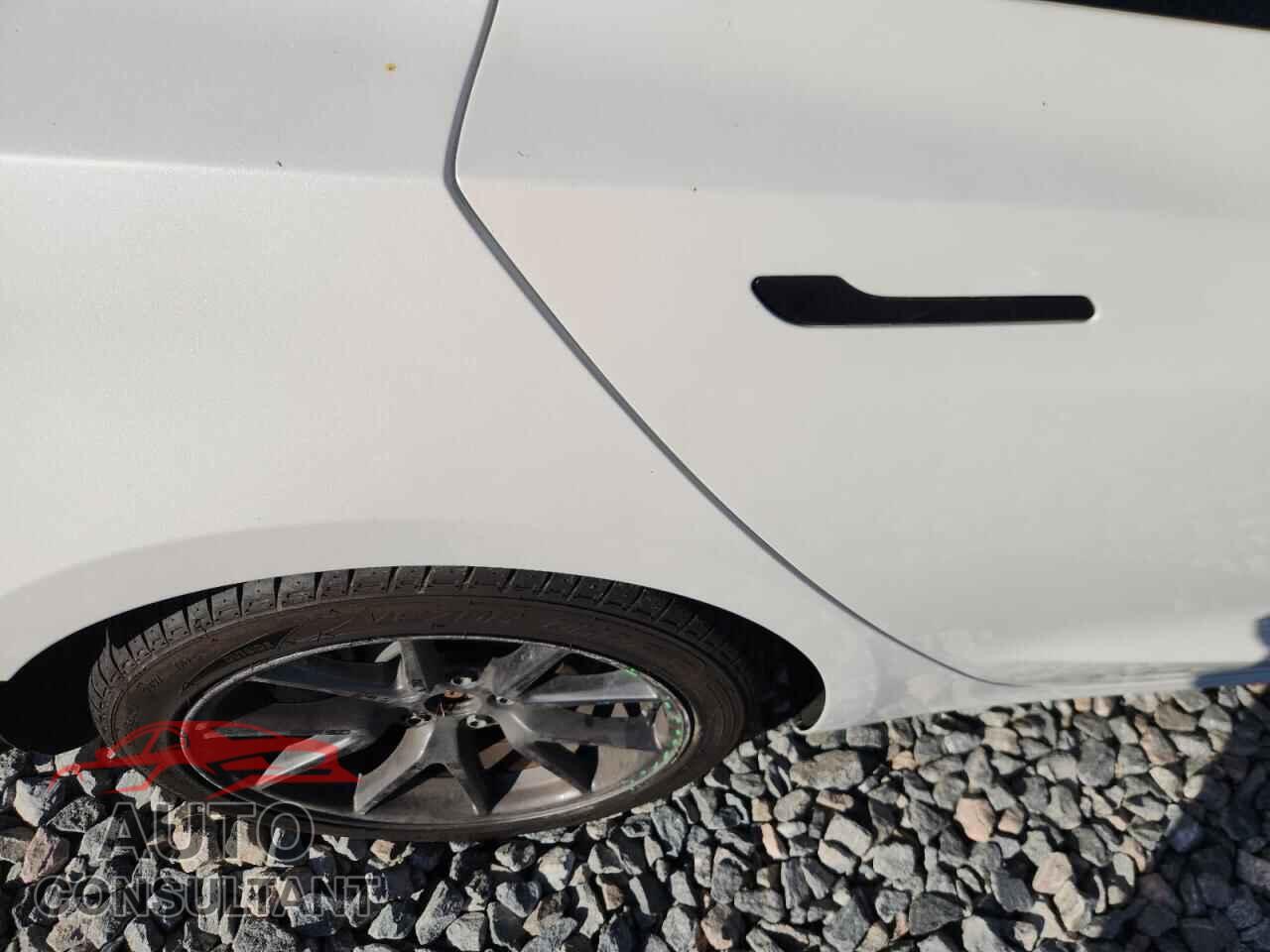 TESLA MODEL 3 2021 - 5YJ3E1EA5MF047103