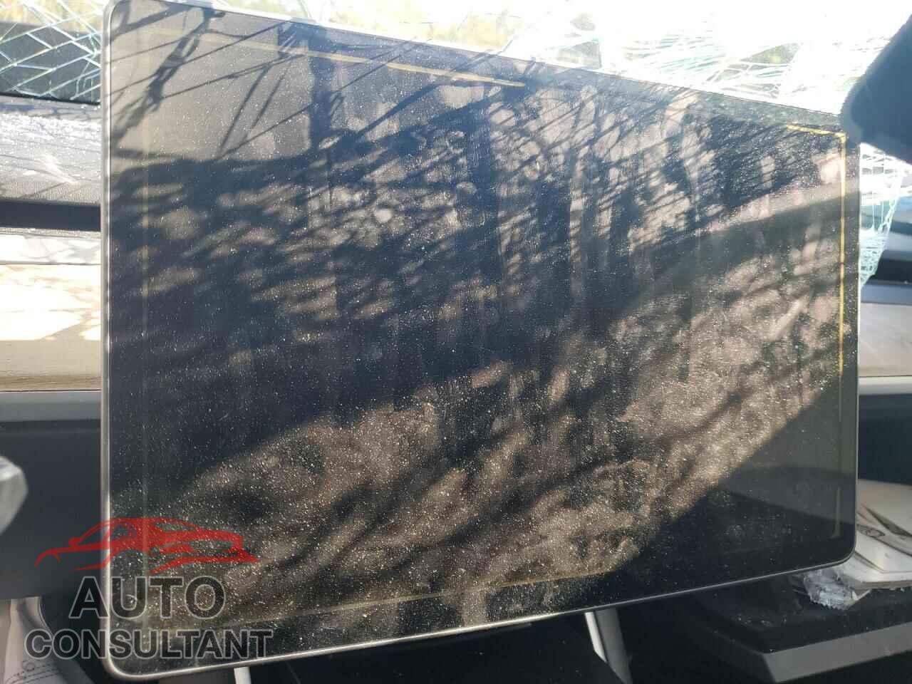 TESLA MODEL 3 2018 - 5YJ3E1EB3JF054040