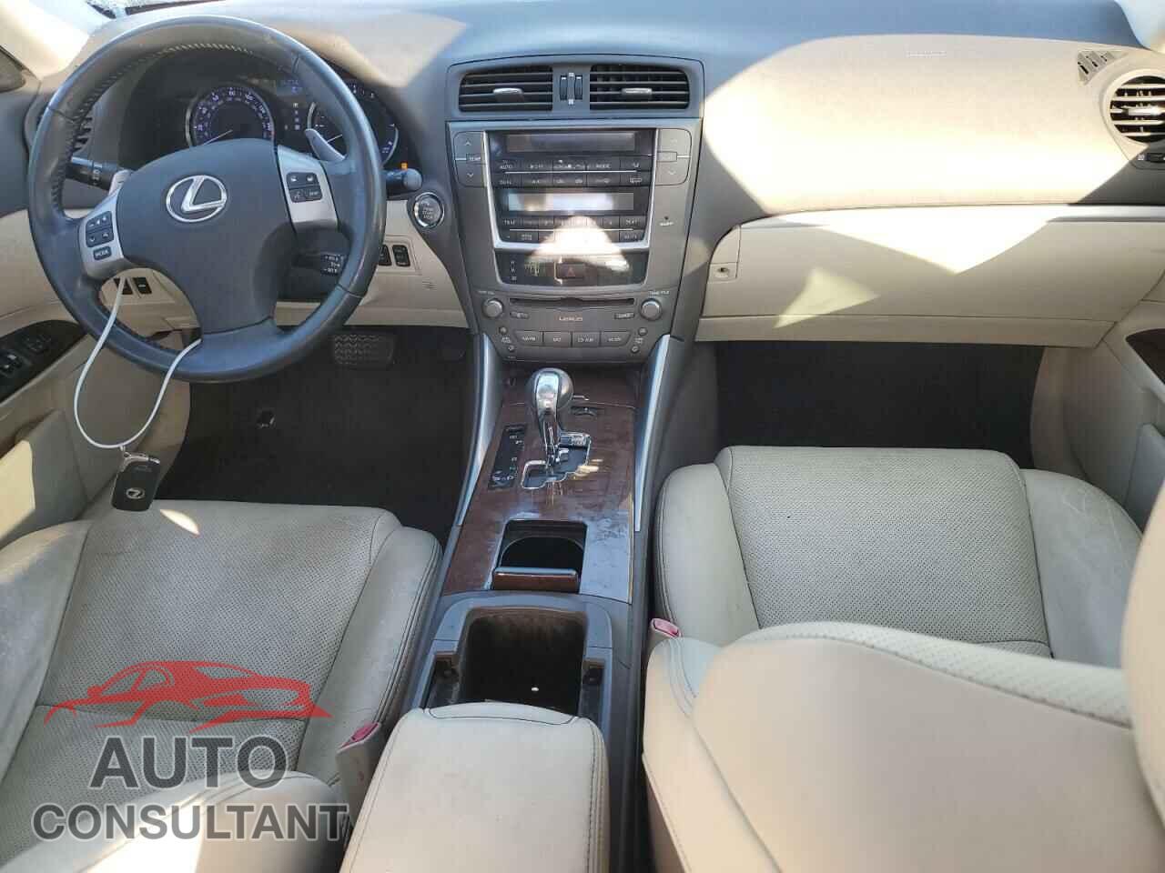 LEXUS IS 2011 - JTHBF5C24B5150036