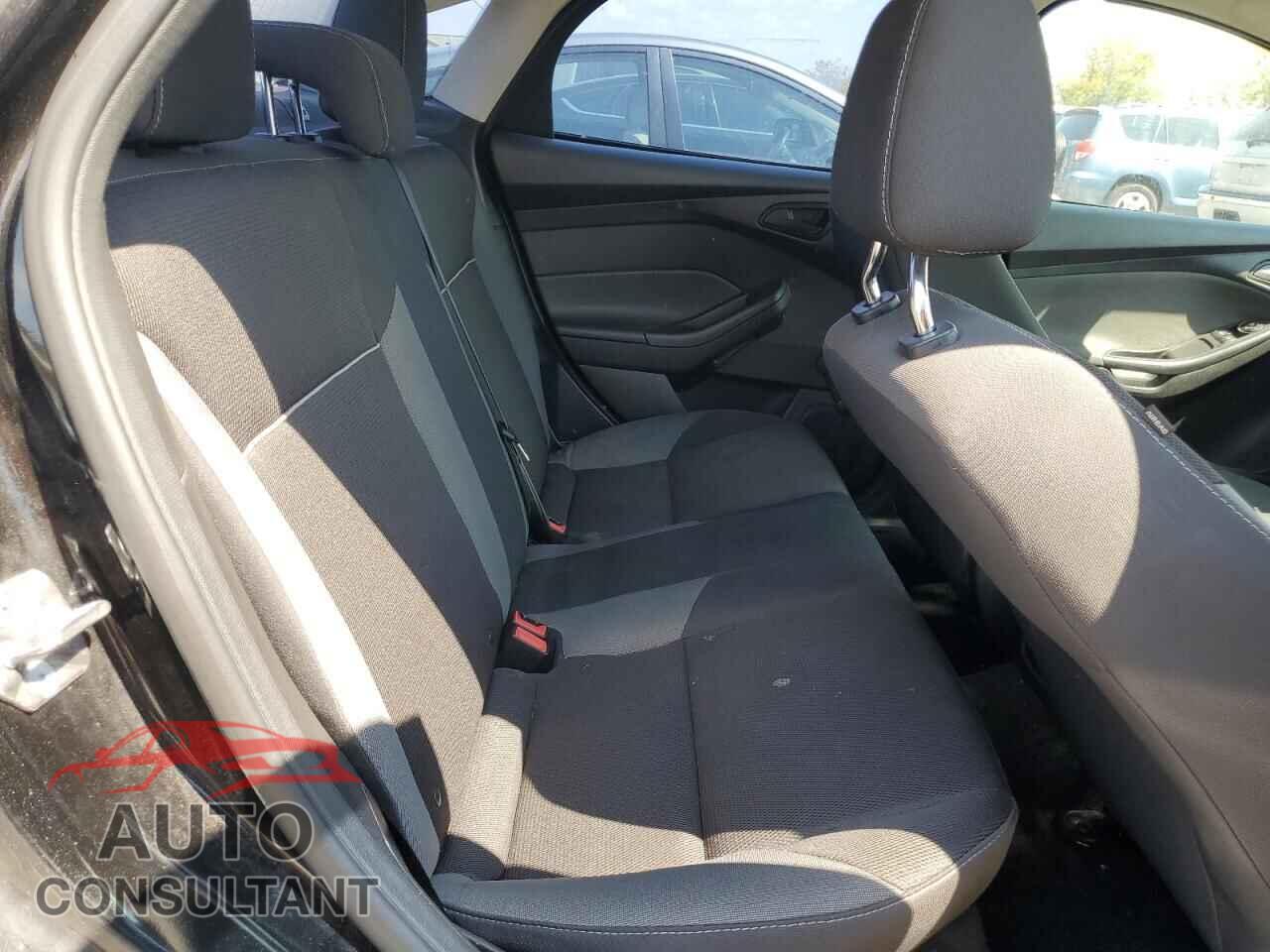 FORD FOCUS 2014 - 1FADP3E28EL418584