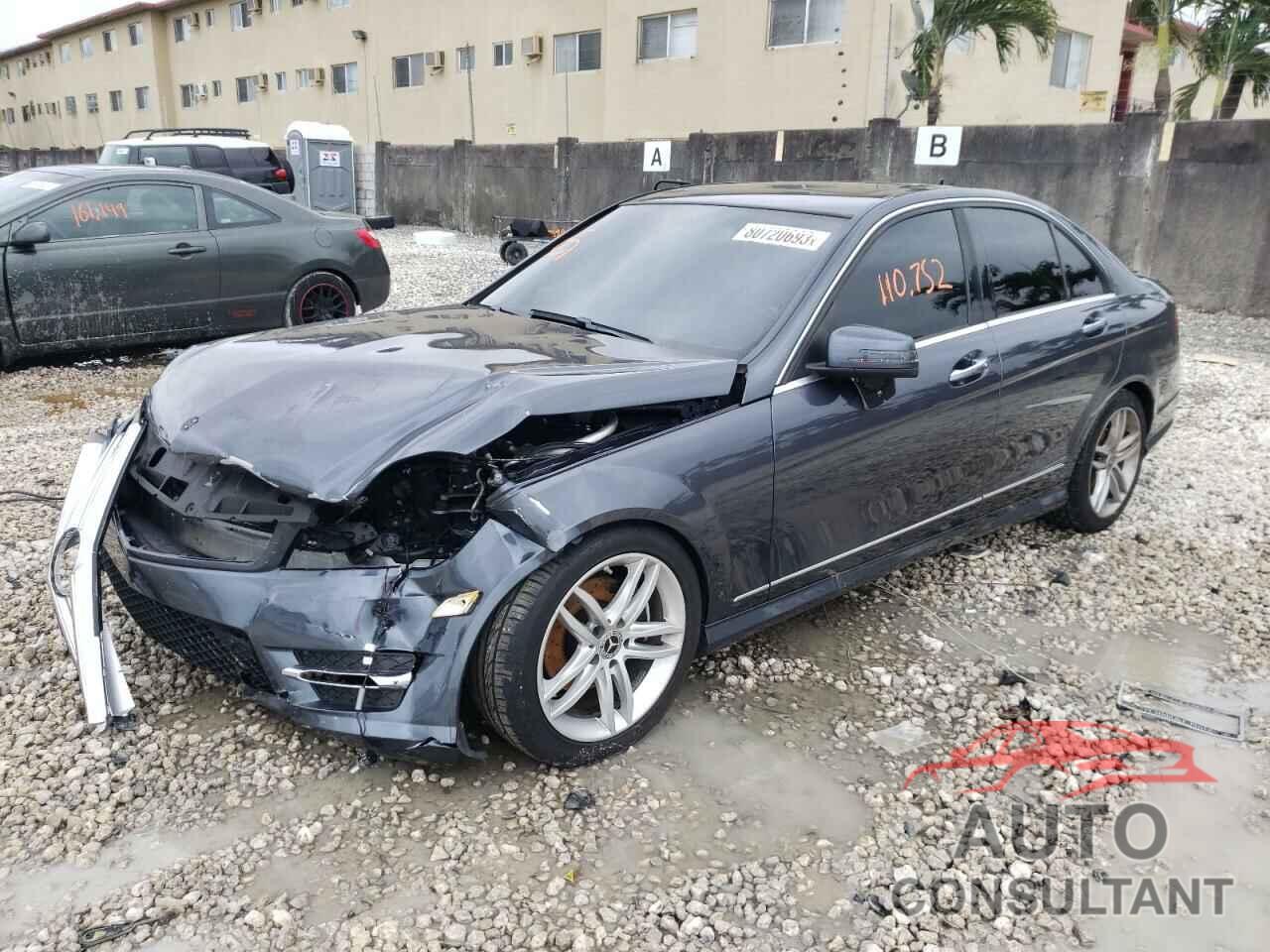 MERCEDES-BENZ C-CLASS 2013 - WDDGF4HB5DR282623