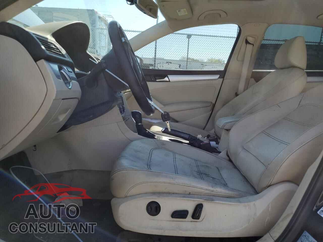 VOLKSWAGEN PASSAT 2013 - 1VWBP7A37DC048666