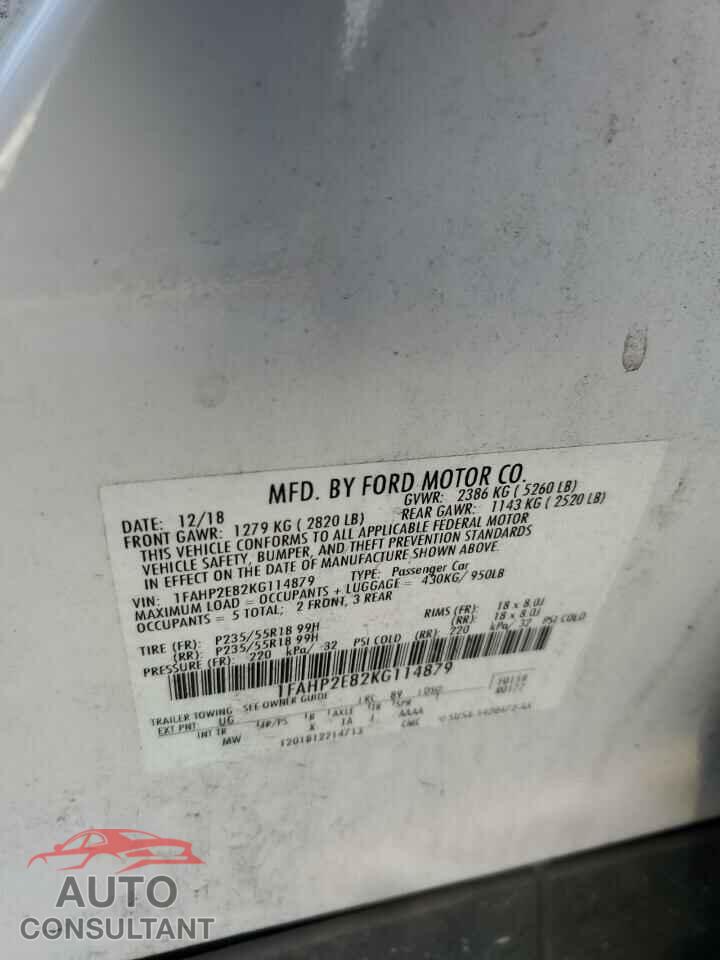 FORD TAURUS 2019 - 1FAHP2E82KG114879