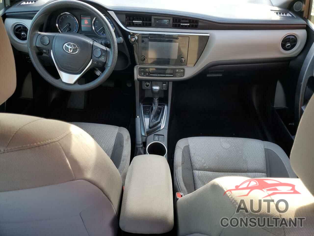 TOYOTA COROLLA 2018 - 5YFBURHE9JP811224