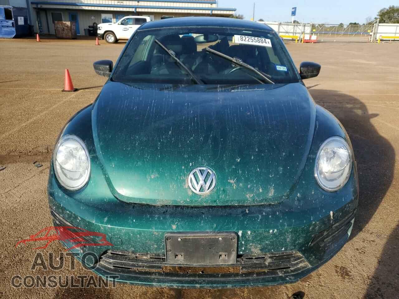 VOLKSWAGEN BEETLE 2018 - 3VWFD7AT4JM702415