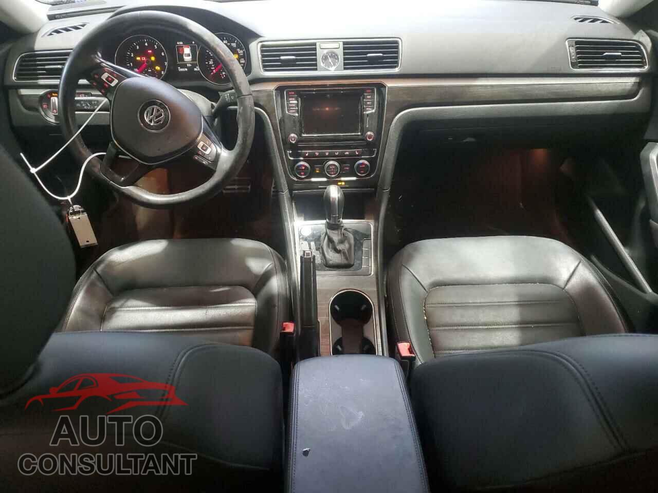 VOLKSWAGEN PASSAT 2017 - 1VWCT7A31HC057482
