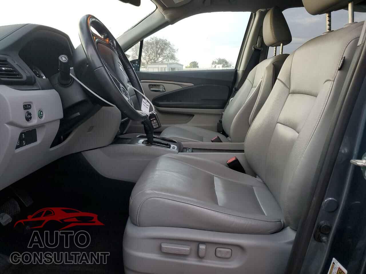 HONDA PILOT 2017 - 5FNYF6H66HB032137