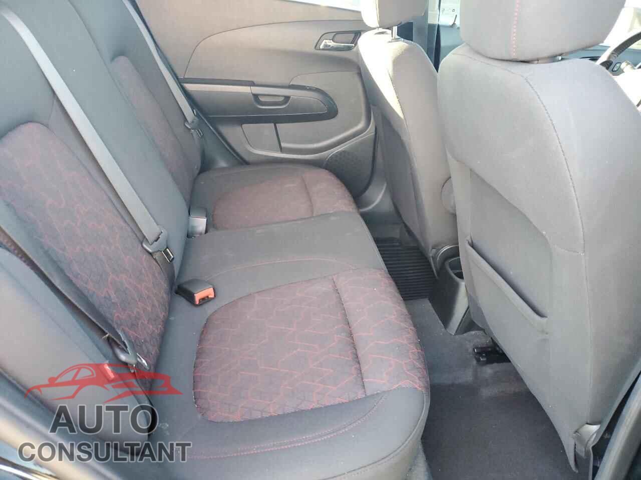 CHEVROLET SONIC 2018 - 1G1JD6SB5J4112175