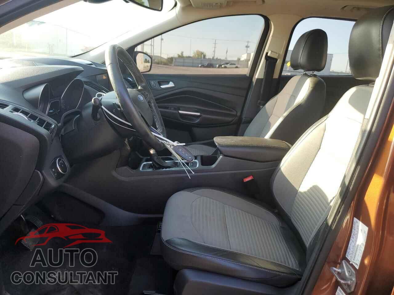 FORD ESCAPE 2017 - 1FMCU0JD0HUB37779