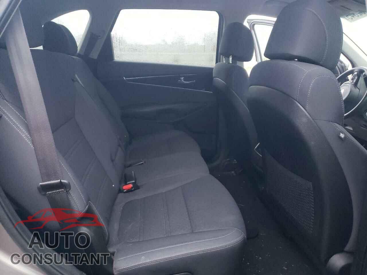 KIA SORENTO 2017 - 5XYPG4A33HG299564