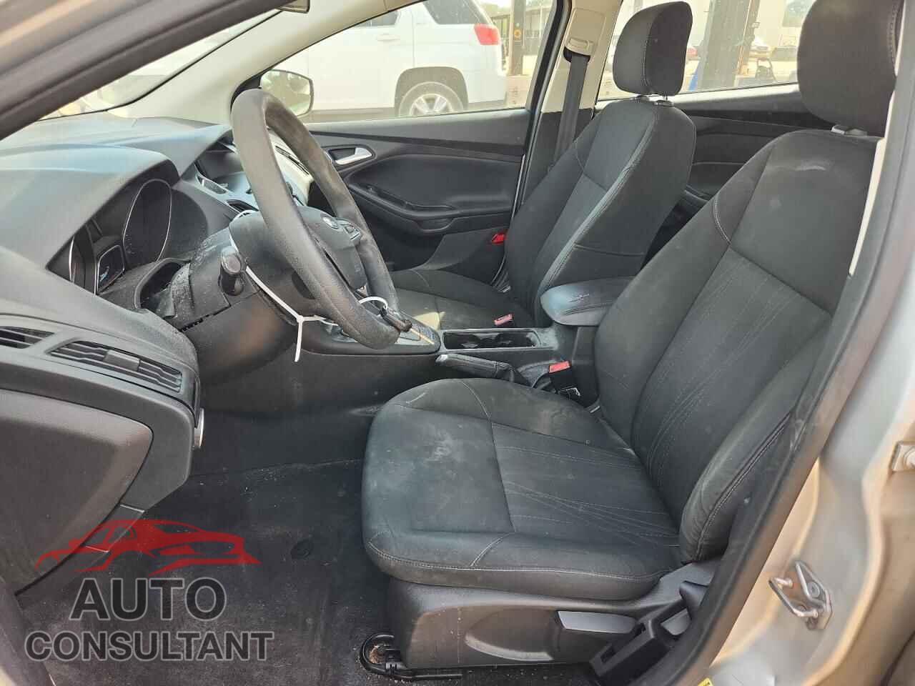 FORD FOCUS 2015 - 1FADP3F25FL329233