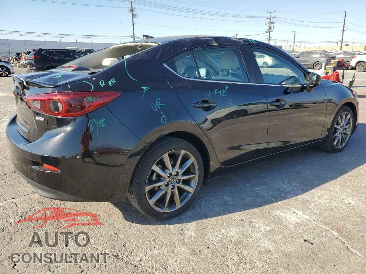 MAZDA 3 2018 - 3MZBN1W36JM182350