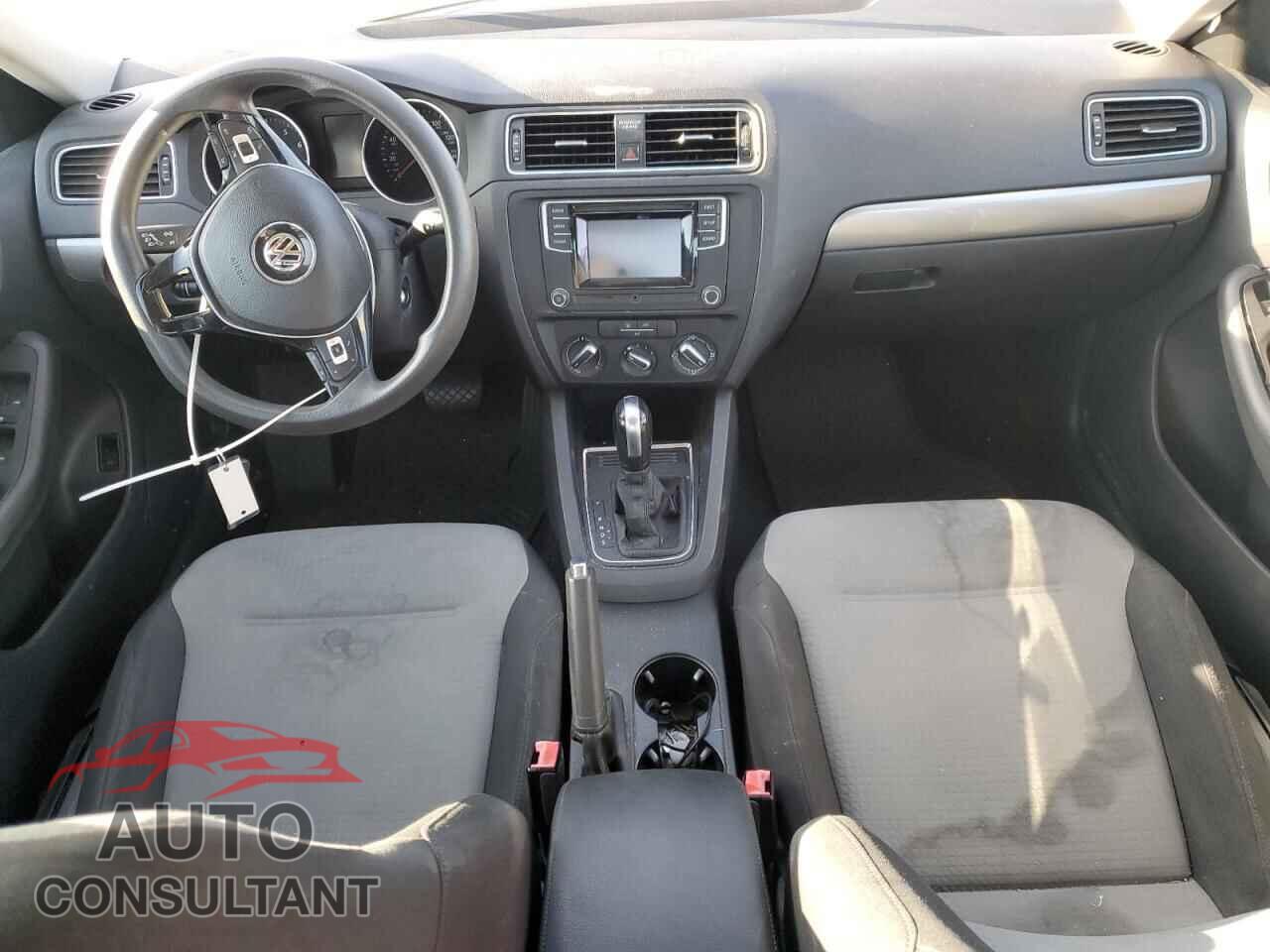 VOLKSWAGEN JETTA 2017 - 3VW2B7AJ8HM309367