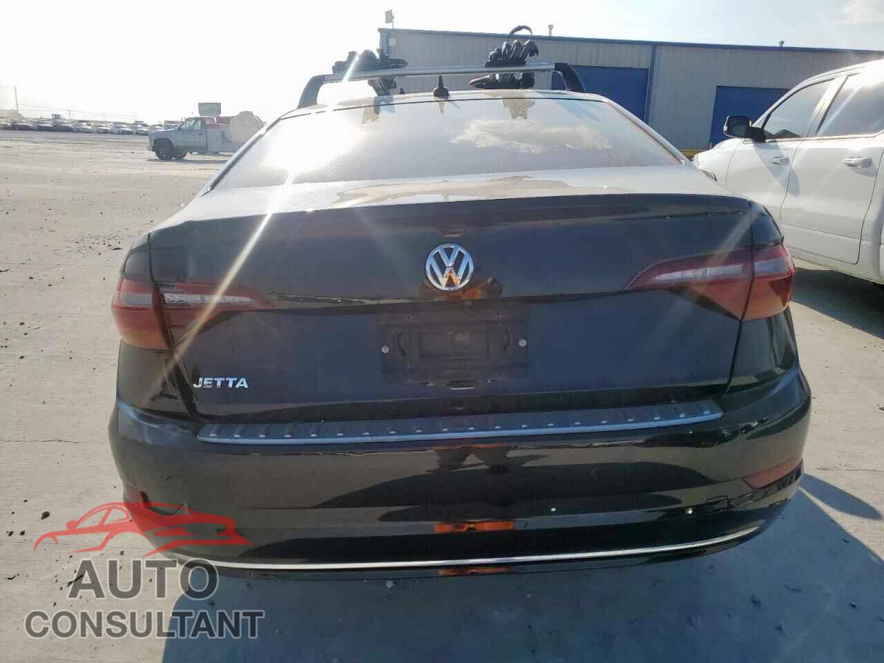 VOLKSWAGEN JETTA 2019 - 3VWEB7BU0KM157159