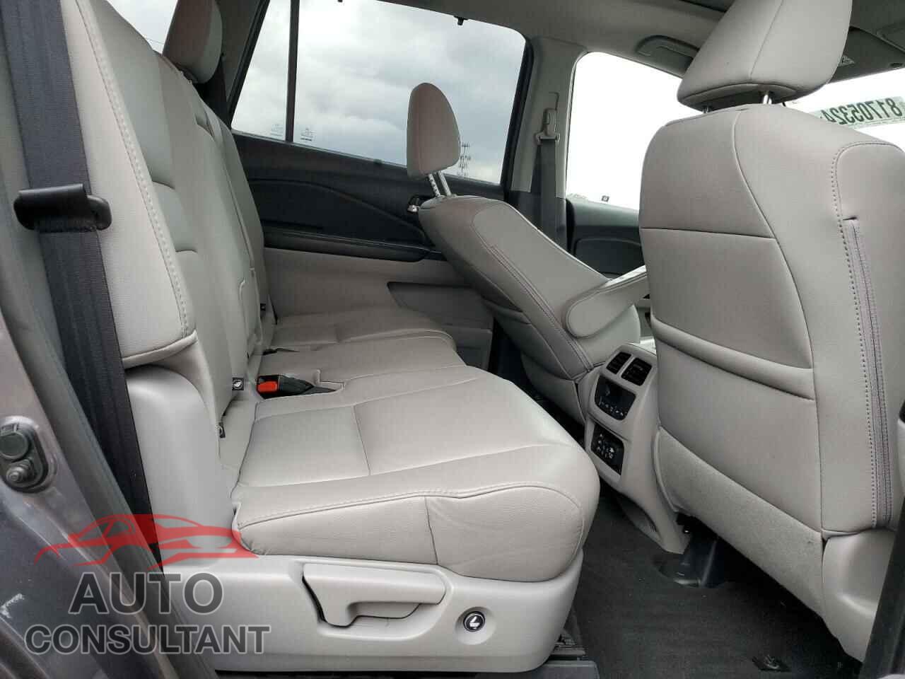HONDA PILOT 2017 - 5FNYF6H93HB019825