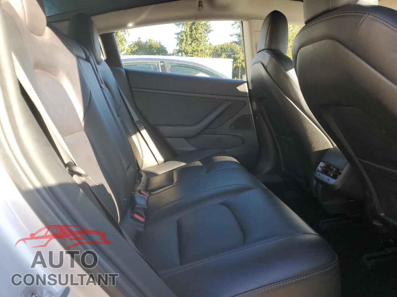 TESLA MODEL 3 2018 - 5YJ3E1EB8JF084327