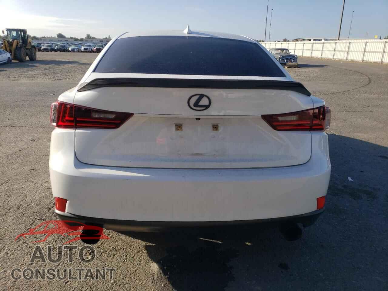LEXUS IS 2014 - JTHBE1D20E5008880