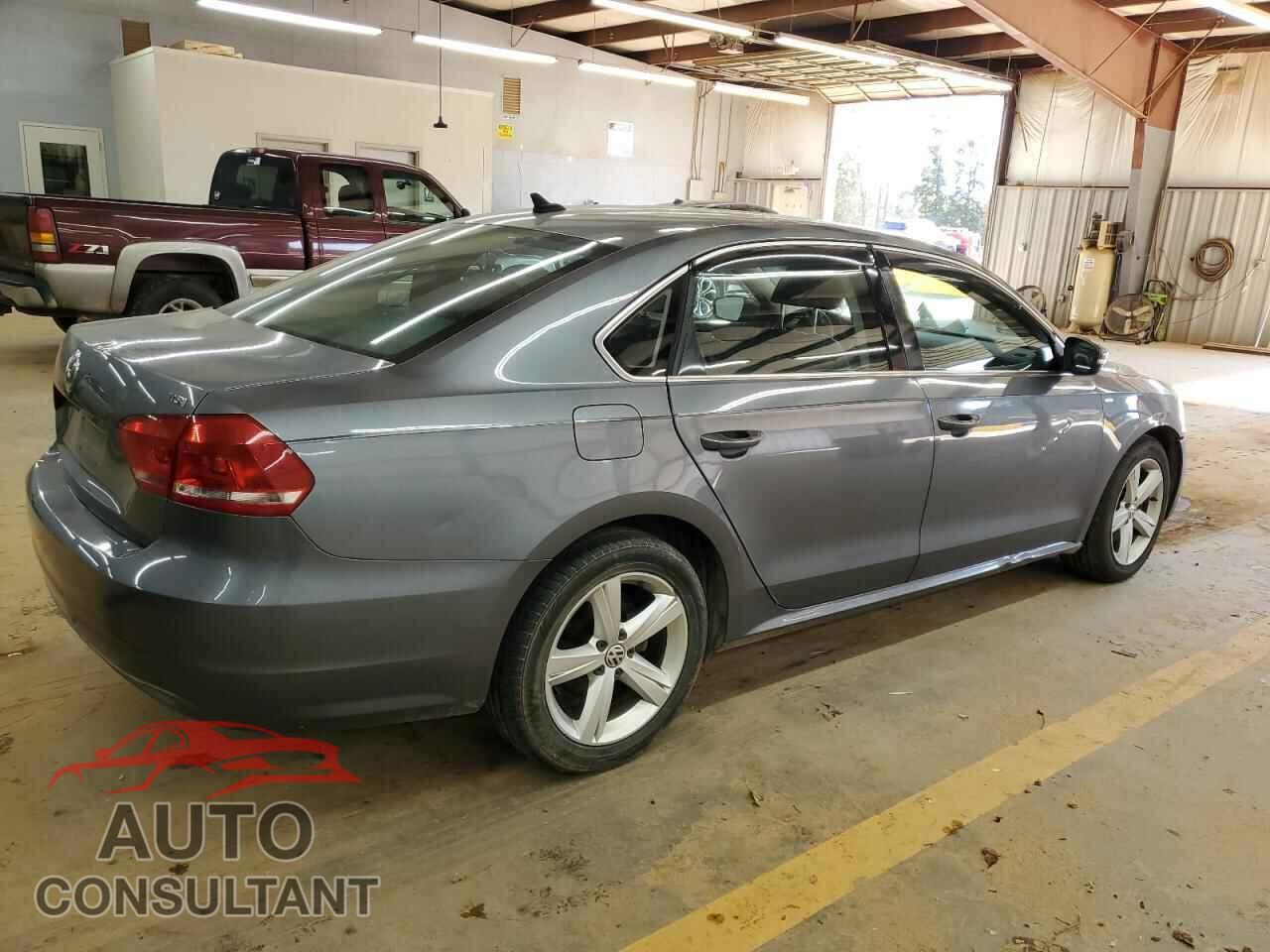 VOLKSWAGEN PASSAT 2014 - 1VWAT7A31EC025473