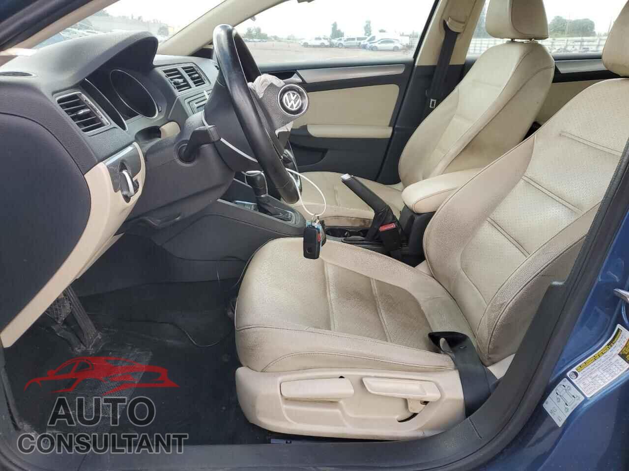 VOLKSWAGEN JETTA 2018 - 3VWDB7AJ8JM259536