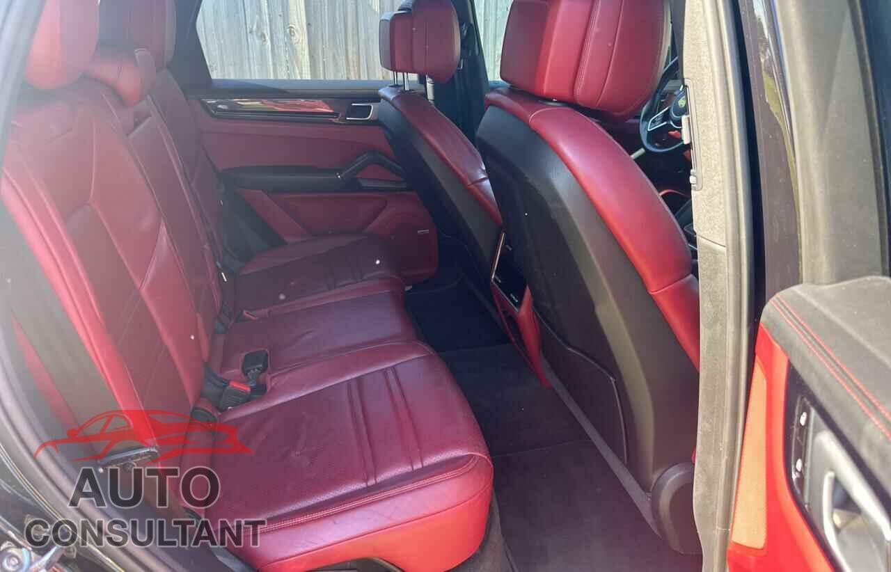 PORSCHE CAYENNE 2019 - WP1AA2AY7KDA10603