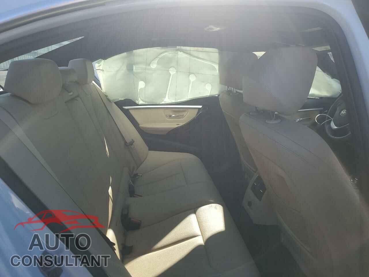 BMW 3 SERIES 2017 - WBA8D9C33HA005018
