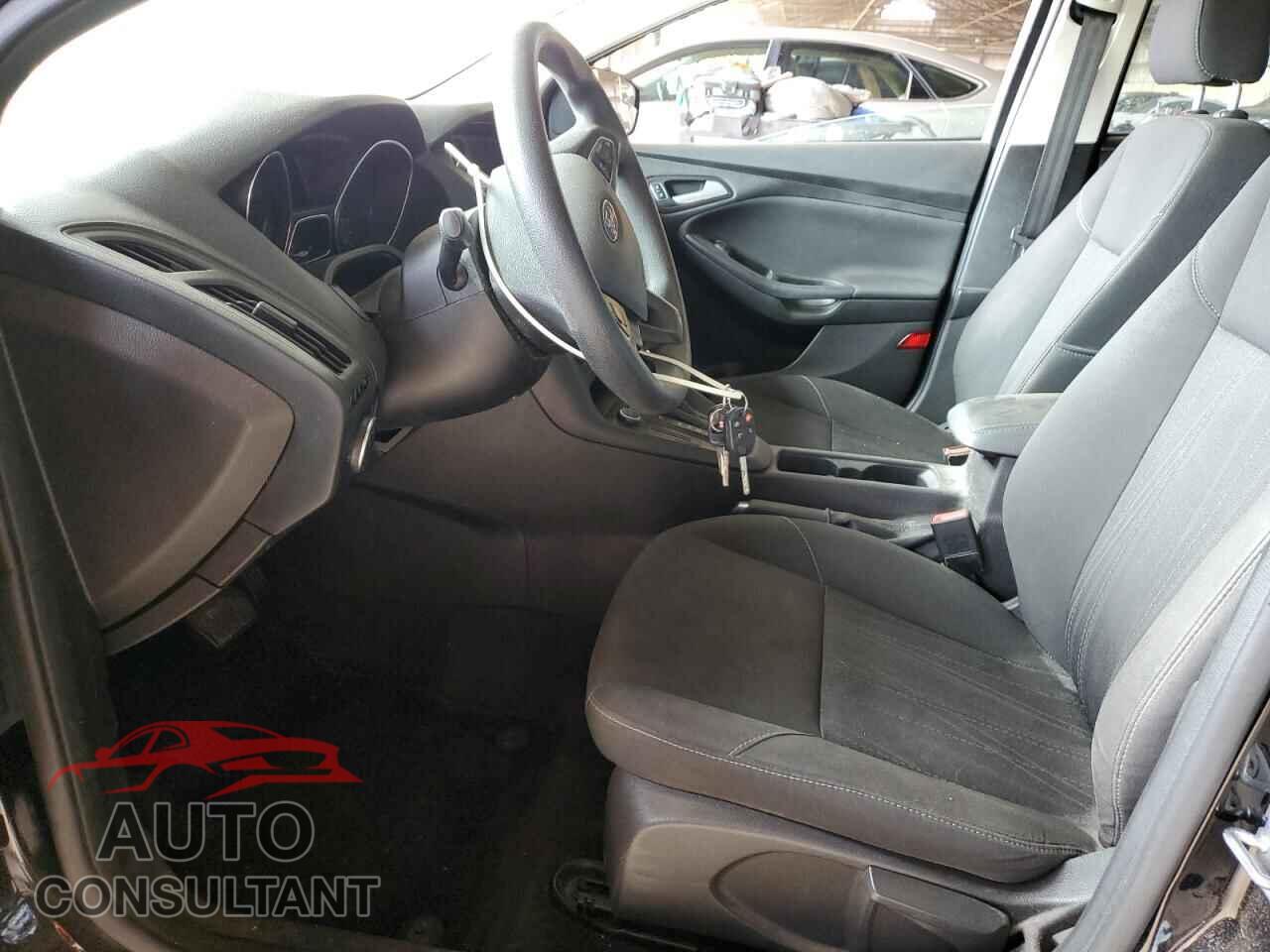 FORD FOCUS 2017 - 1FADP3F28HL313255
