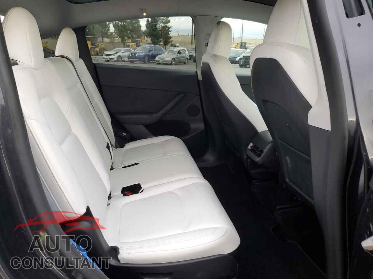 TESLA MODEL Y 2024 - 7SAYGAEE7RF020109