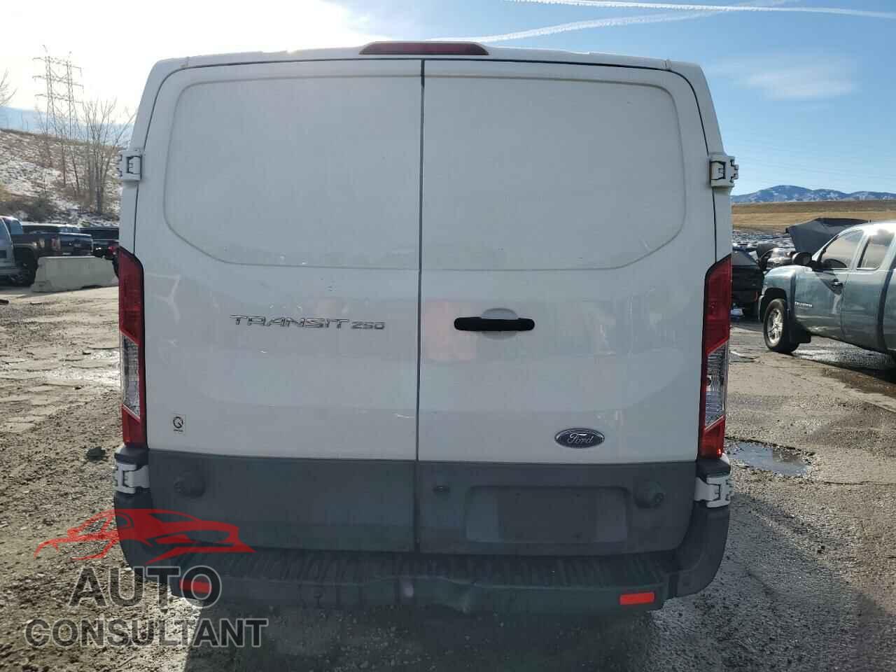 FORD TRANSIT 2017 - 1FTYR2YM3HKB25585