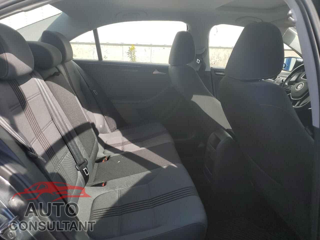 VOLKSWAGEN JETTA 2017 - 3VWDB7AJ1HM391158