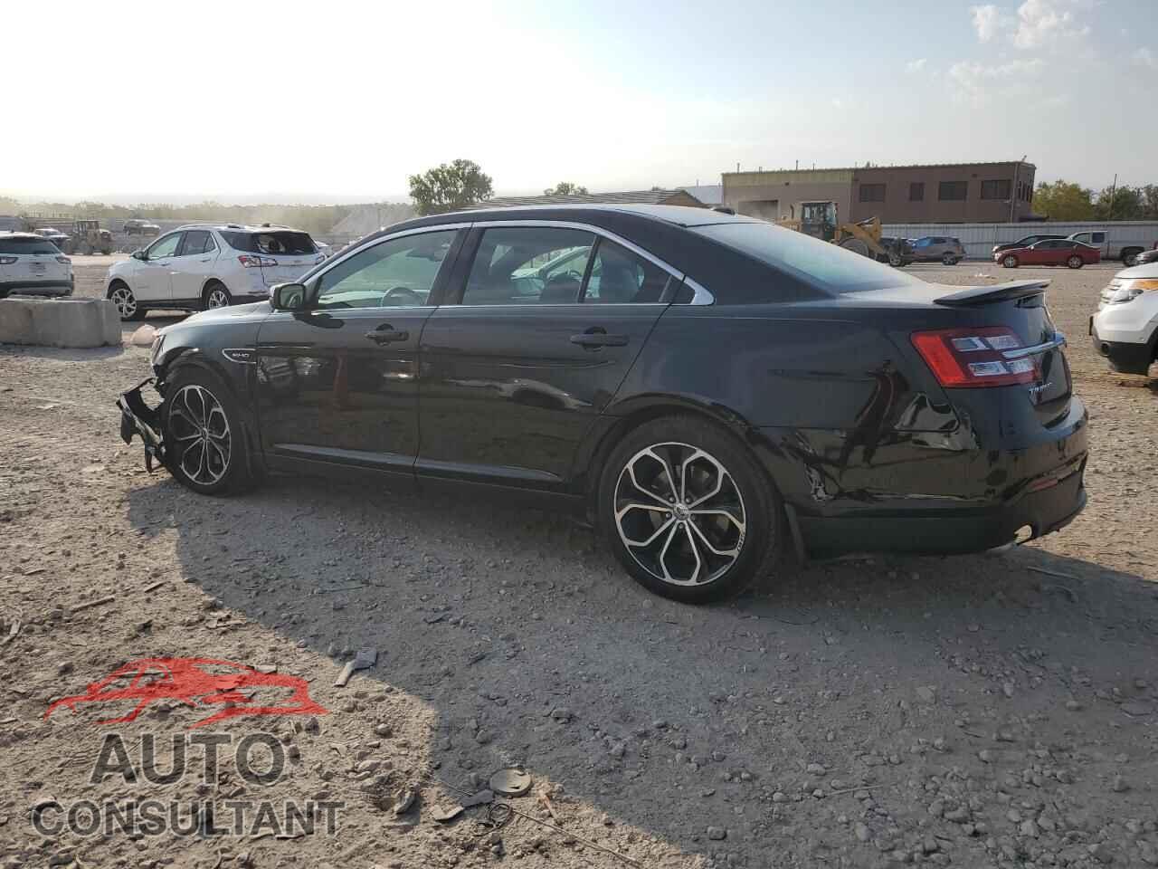 FORD TAURUS 2018 - 1FAHP2KT1JG119515