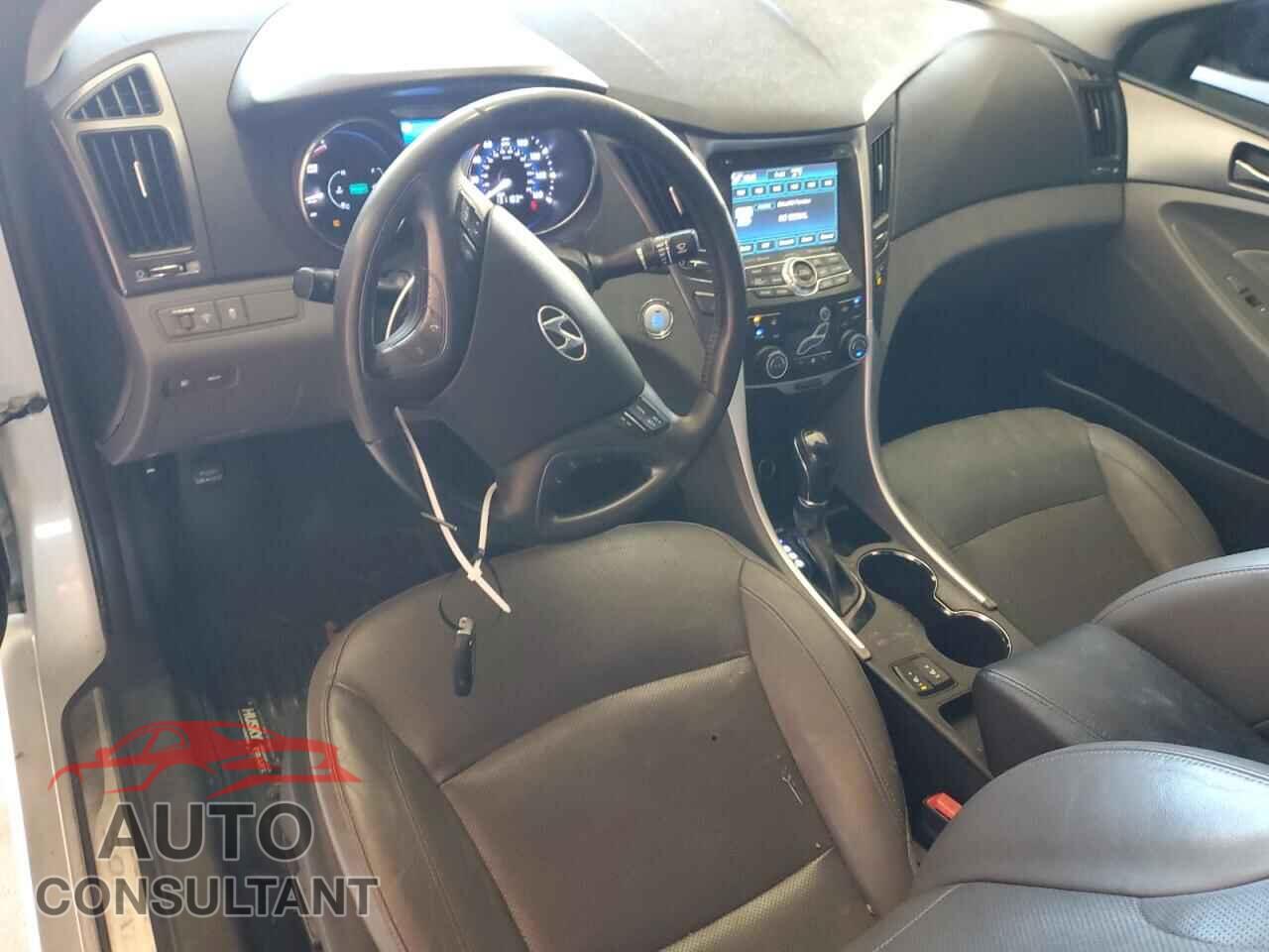 HYUNDAI SONATA 2011 - KMHEC4A41BA002810