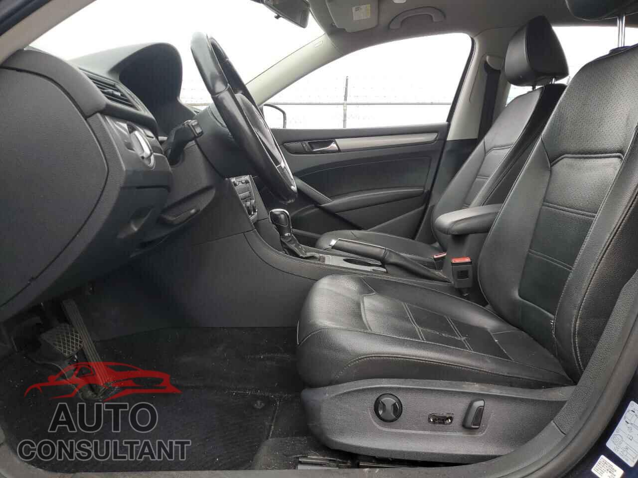 VOLKSWAGEN PASSAT 2014 - 1VWAT7A38EC063718