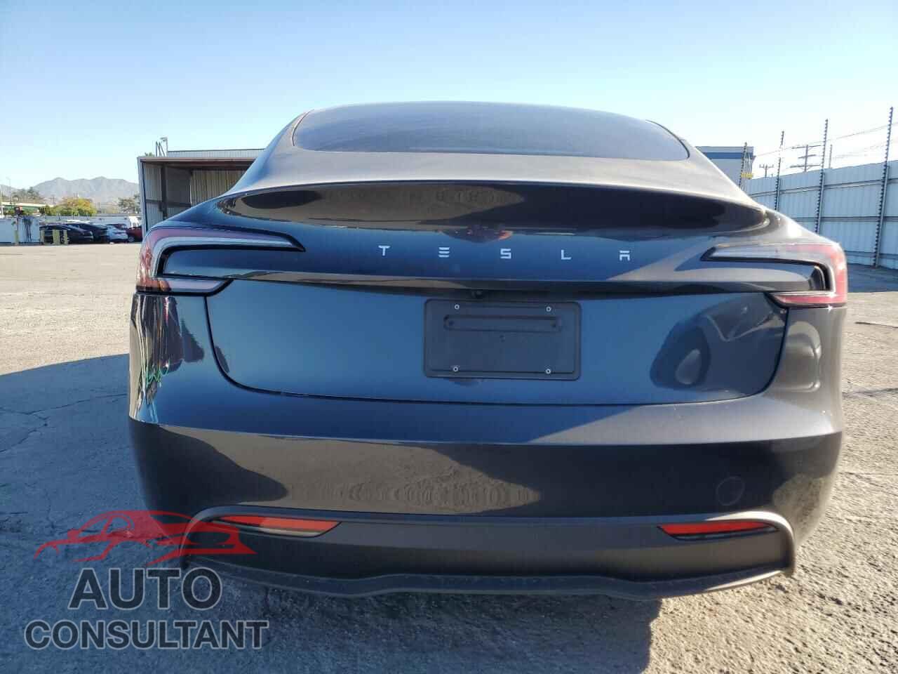 TESLA MODEL 3 2025 - 5YJ3E1EA2SF023838