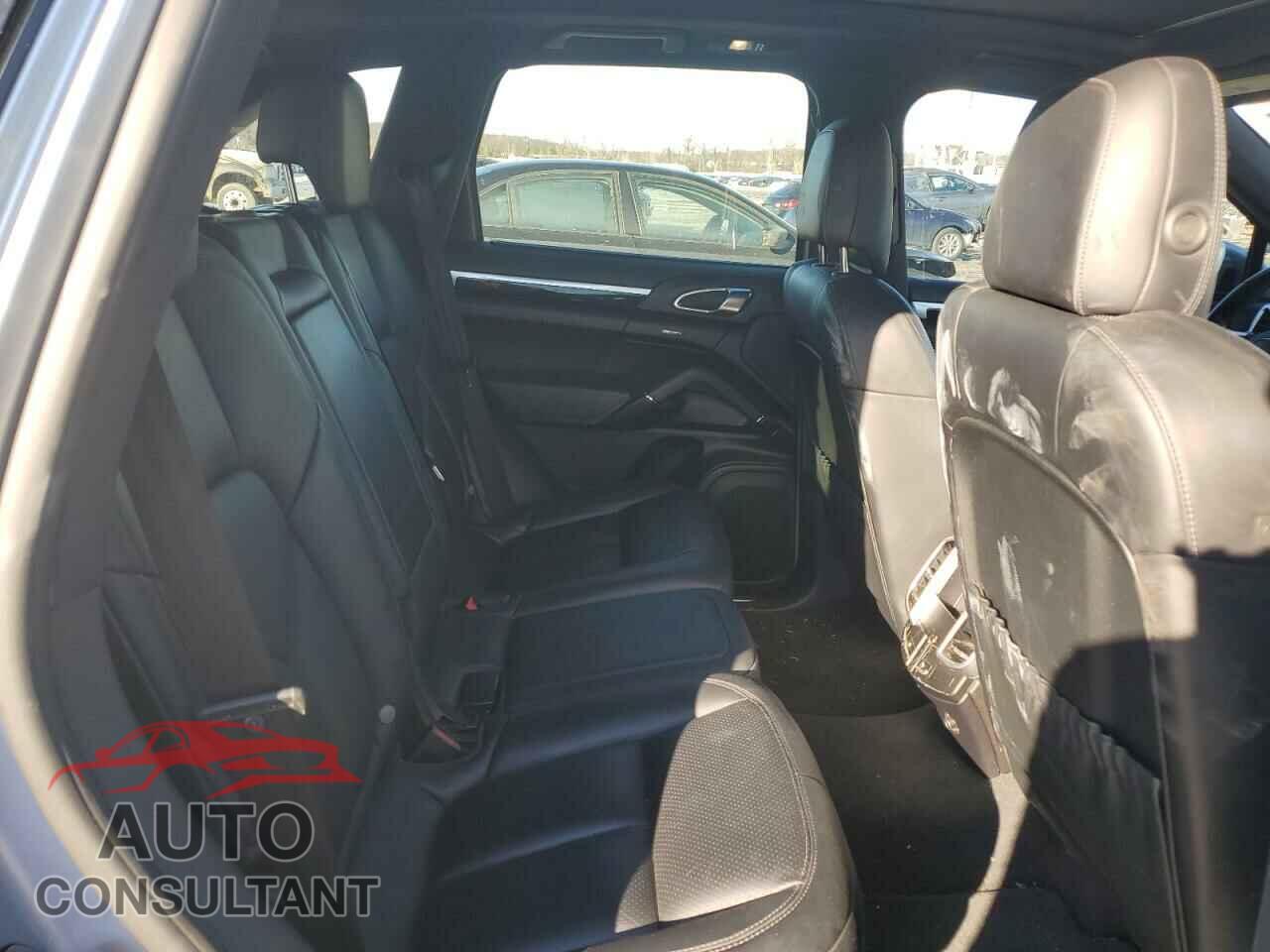 PORSCHE CAYENNE 2016 - WP1AA2A20GKA36085