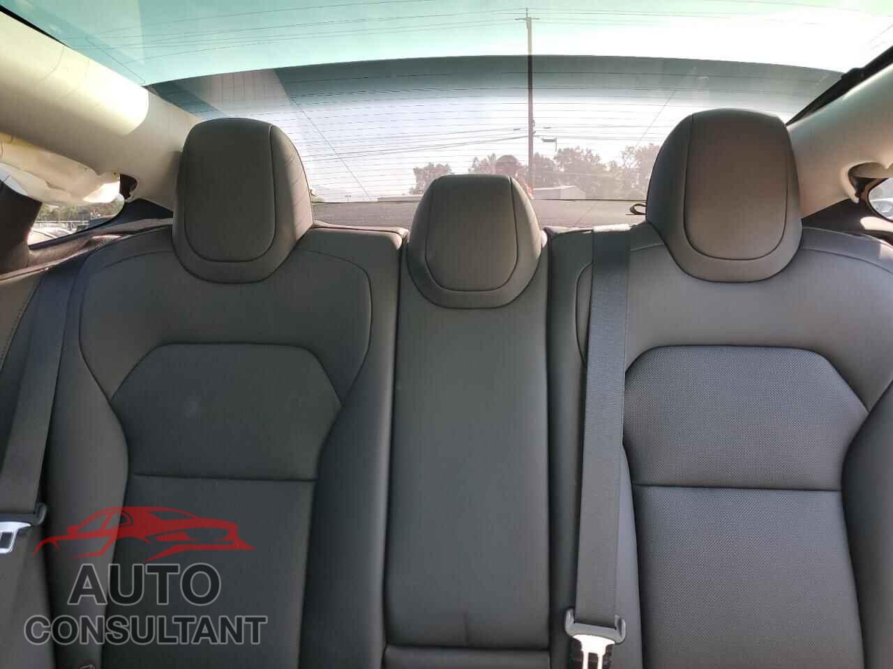 TESLA MODEL 3 2024 - 5YJ3E1EA0RF833091