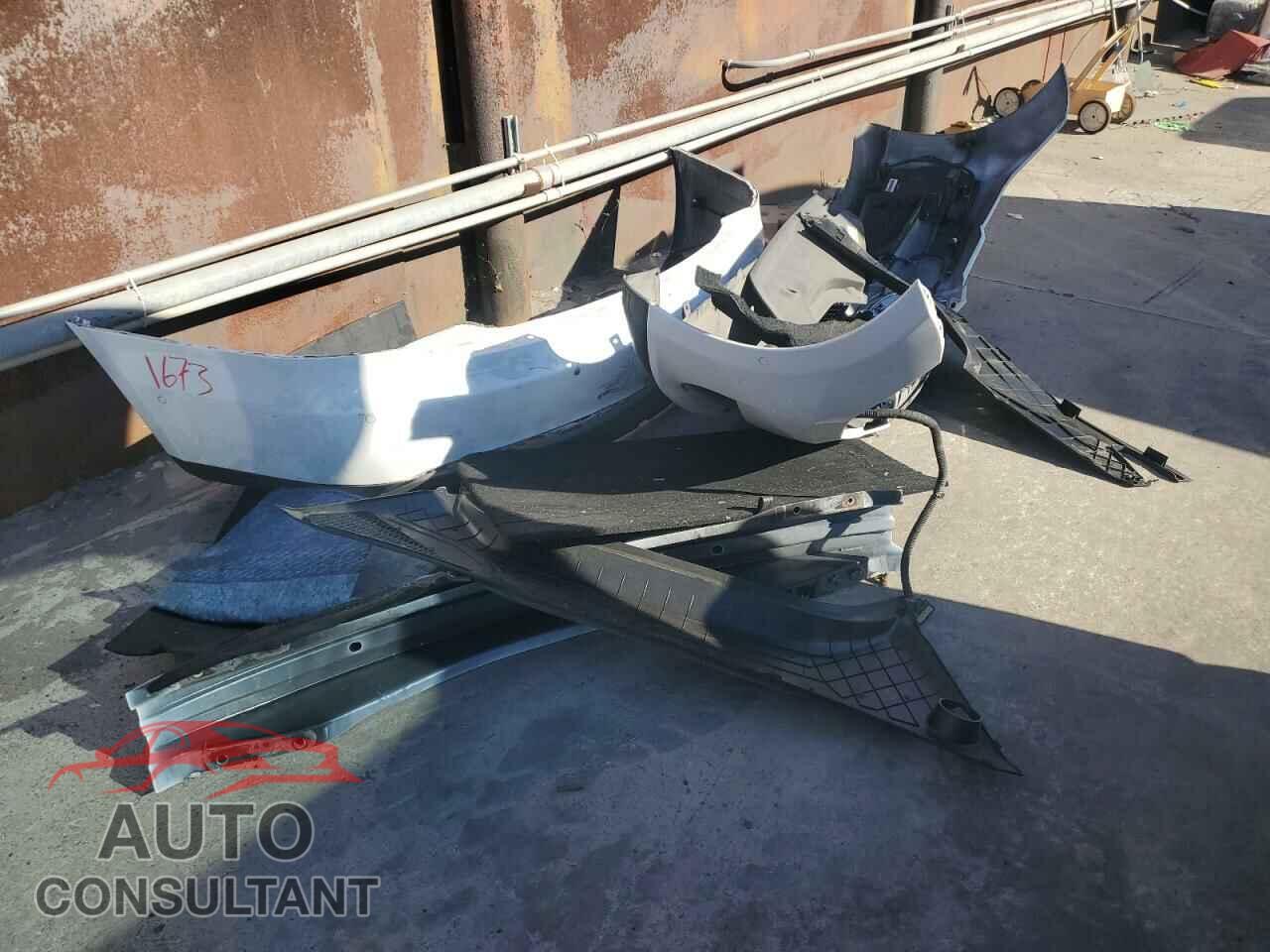 TESLA MODEL S 2015 - 5YJSA1S1XFF097901