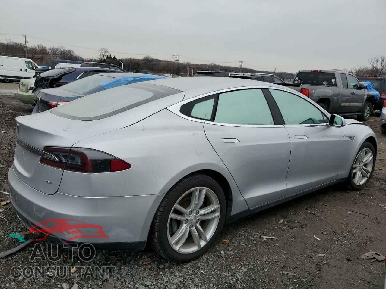 TESLA MODEL S 2014 - 5YJSA1H18EFP38579