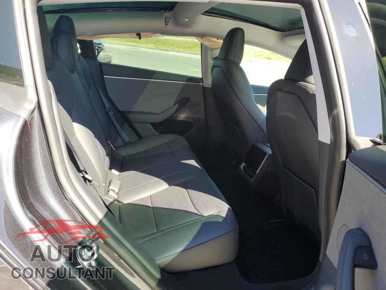 TESLA MODEL 3 2025 - 5YJ3E1EA4SF952610