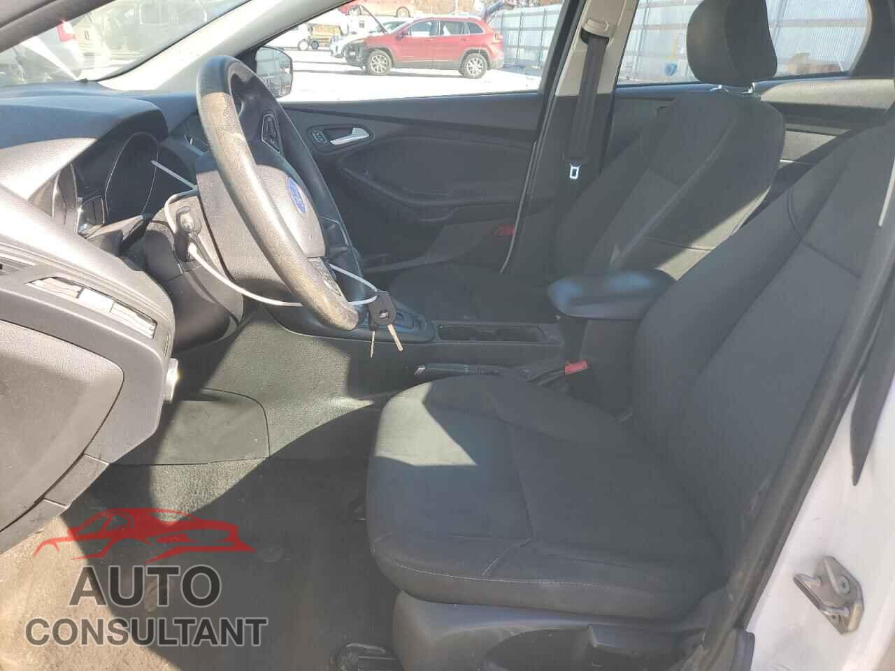 FORD FOCUS 2017 - 1FADP3F26HL309253