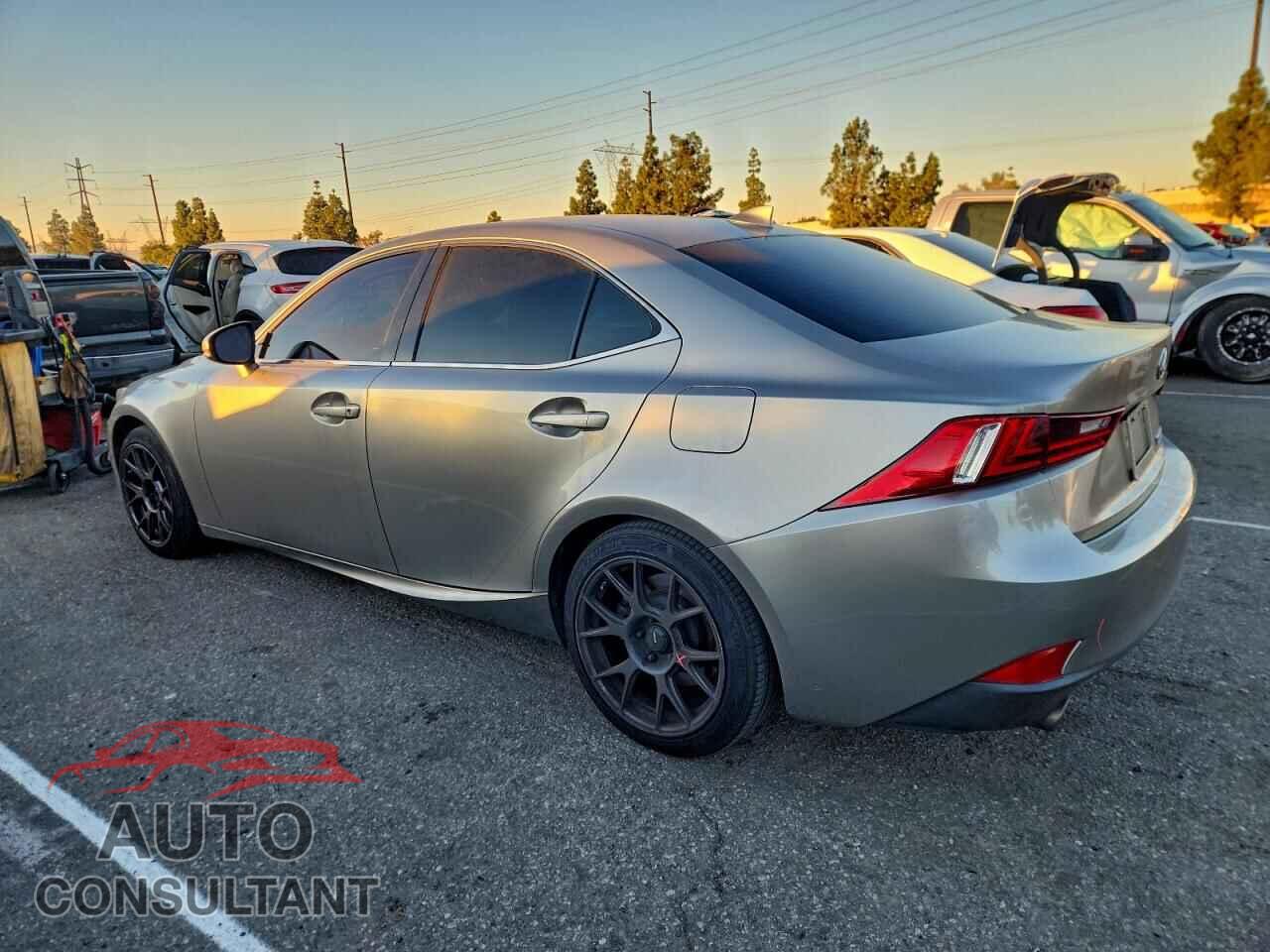 LEXUS IS 2016 - JTHBA1D23G5001940