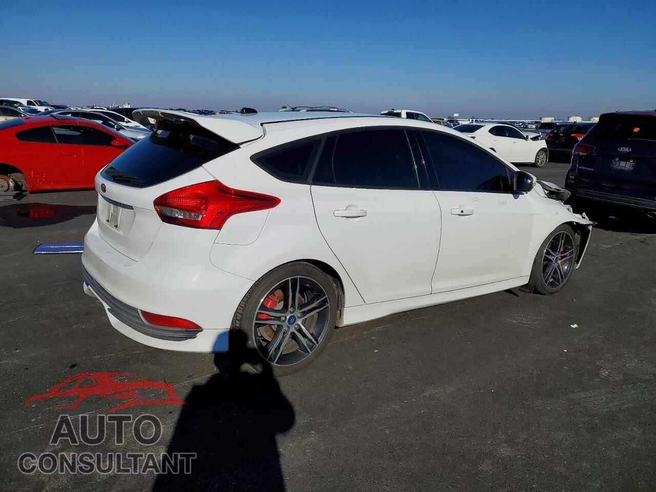 FORD FOCUS 2017 - 1FADP3L95HL314493