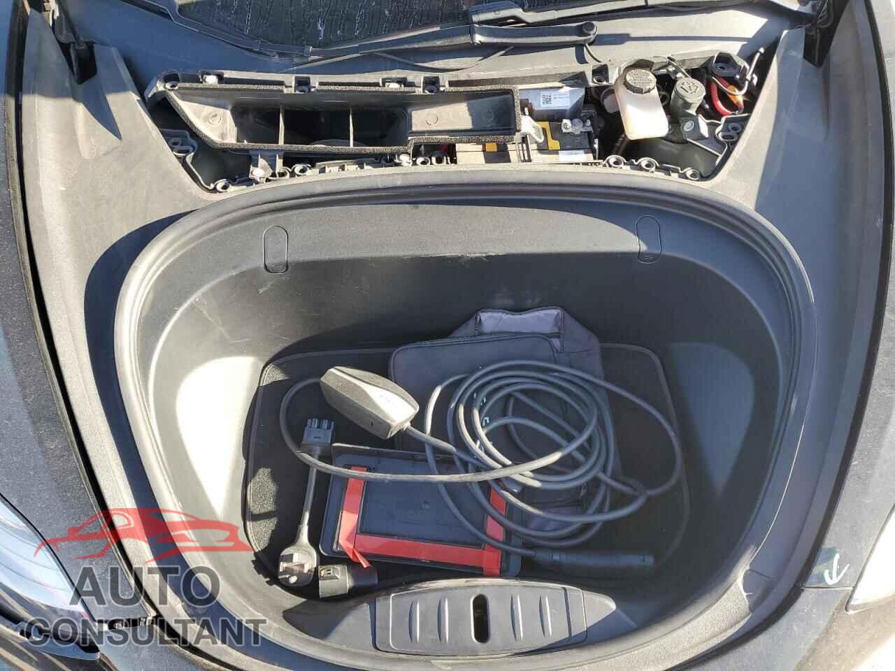 TESLA MODEL 3 2018 - 5YJ3E1EB6JF111783