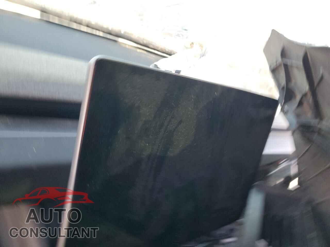 TESLA MODEL 3 2024 - 5YJ3E1EB3RF717165