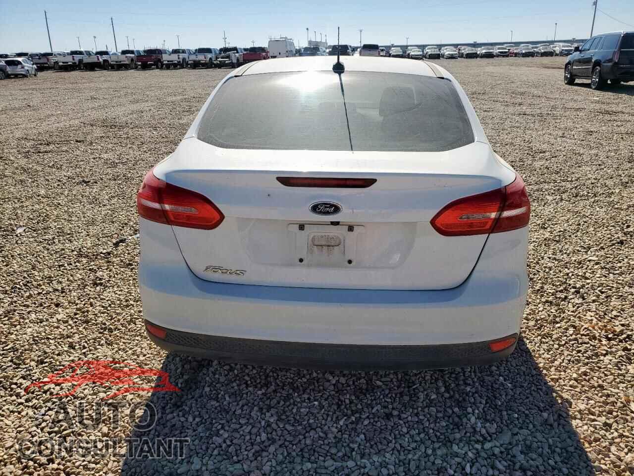 FORD FOCUS 2018 - 1FADP3E26JL229670