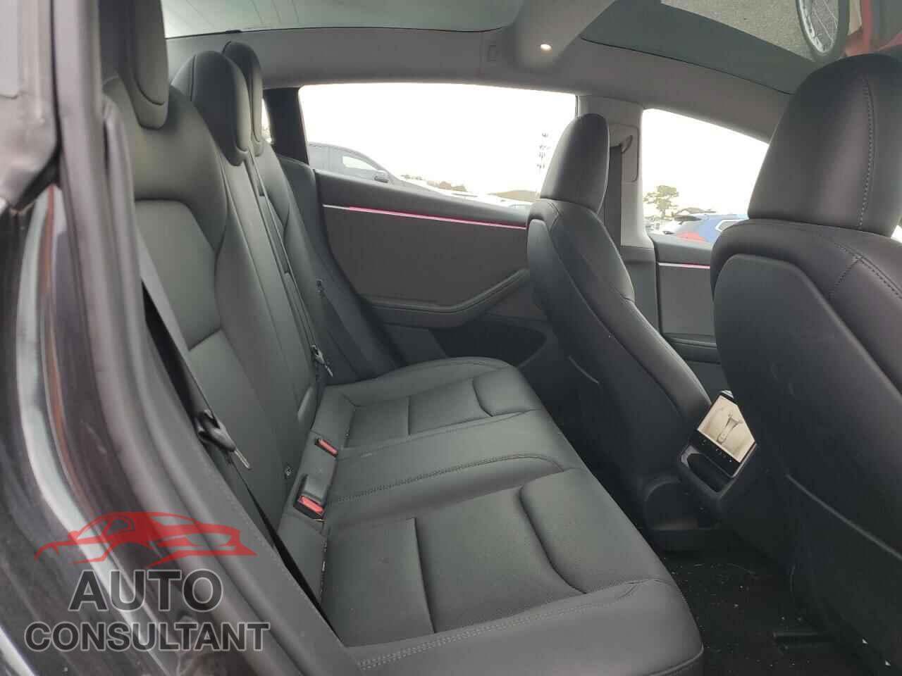 TESLA MODEL 3 2024 - 5YJ3E1EA4RF774059
