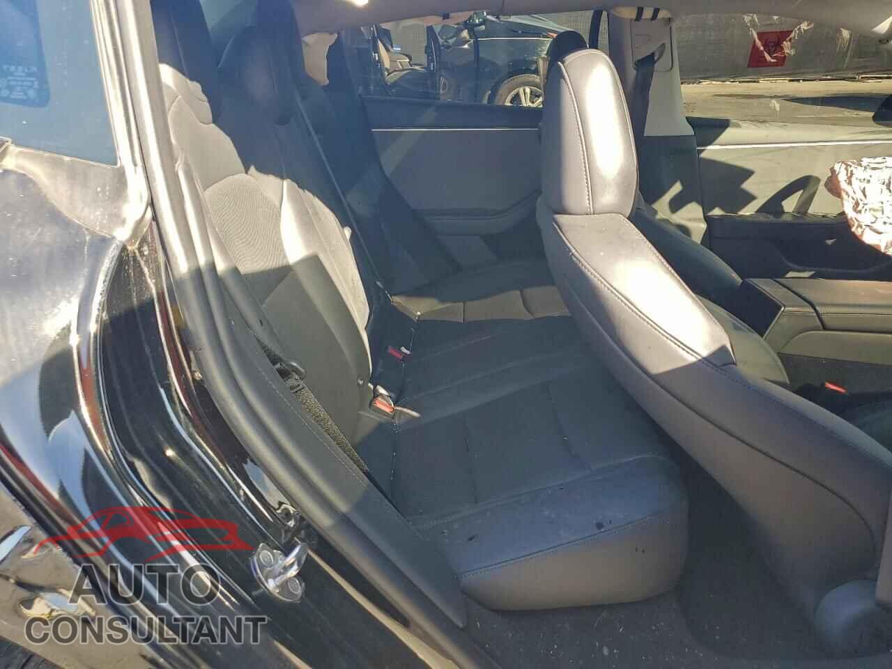 TESLA MODEL 3 2024 - 5YJ3E1EA0RF733282