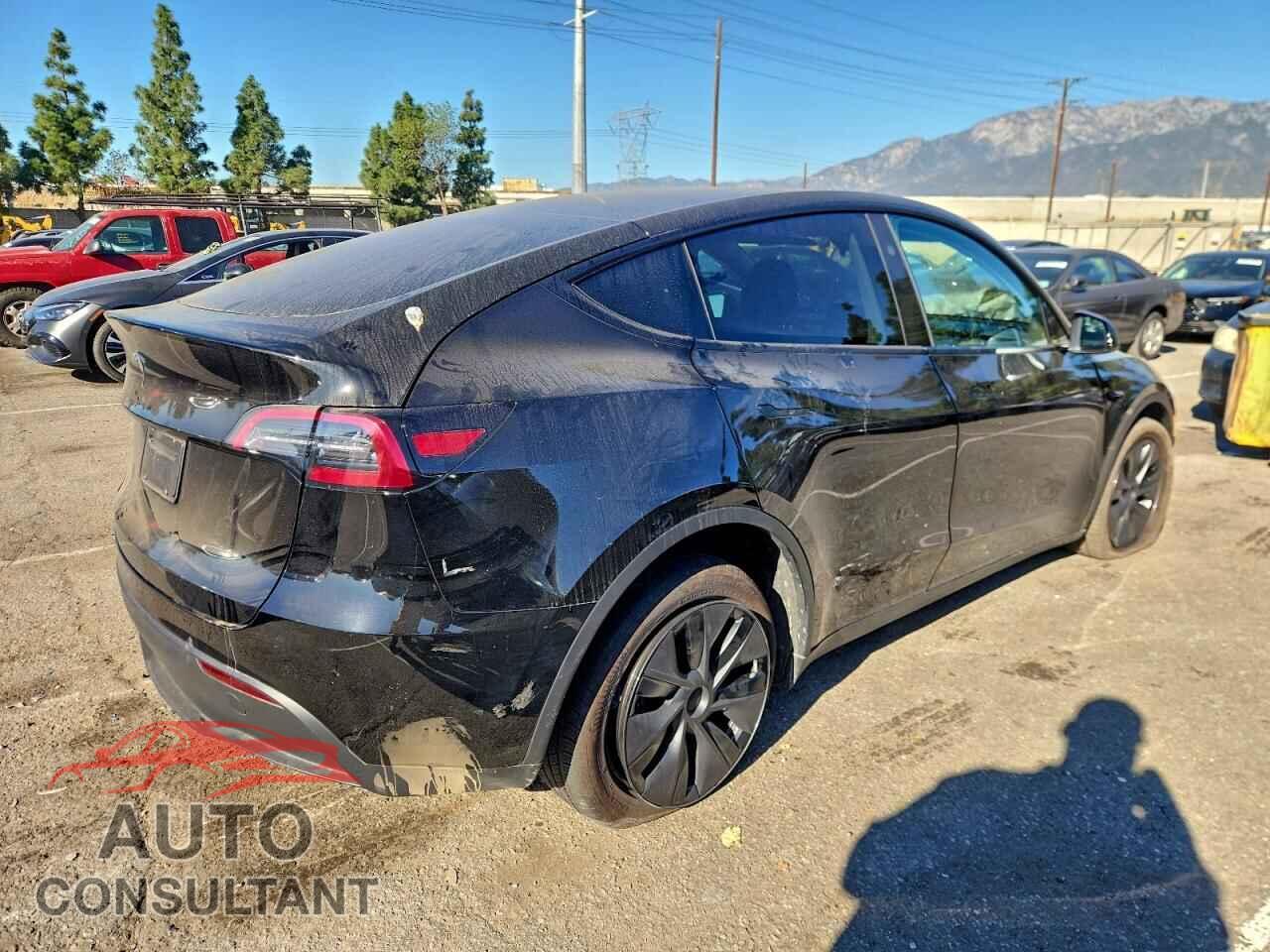 TESLA MODEL Y 2025 - 7SAYGDED6SF320402