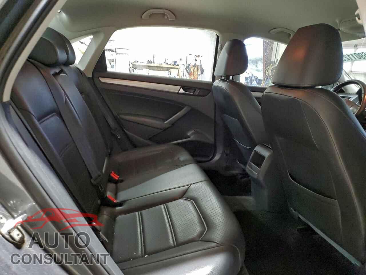 VOLKSWAGEN PASSAT 2015 - 1VWAT7A34FC040468
